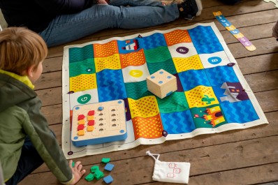 Programmeer een dag uit het leven van Robot Cubetto