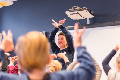 Tessa Kortenbach maak een spetterende vriendschap dansclip